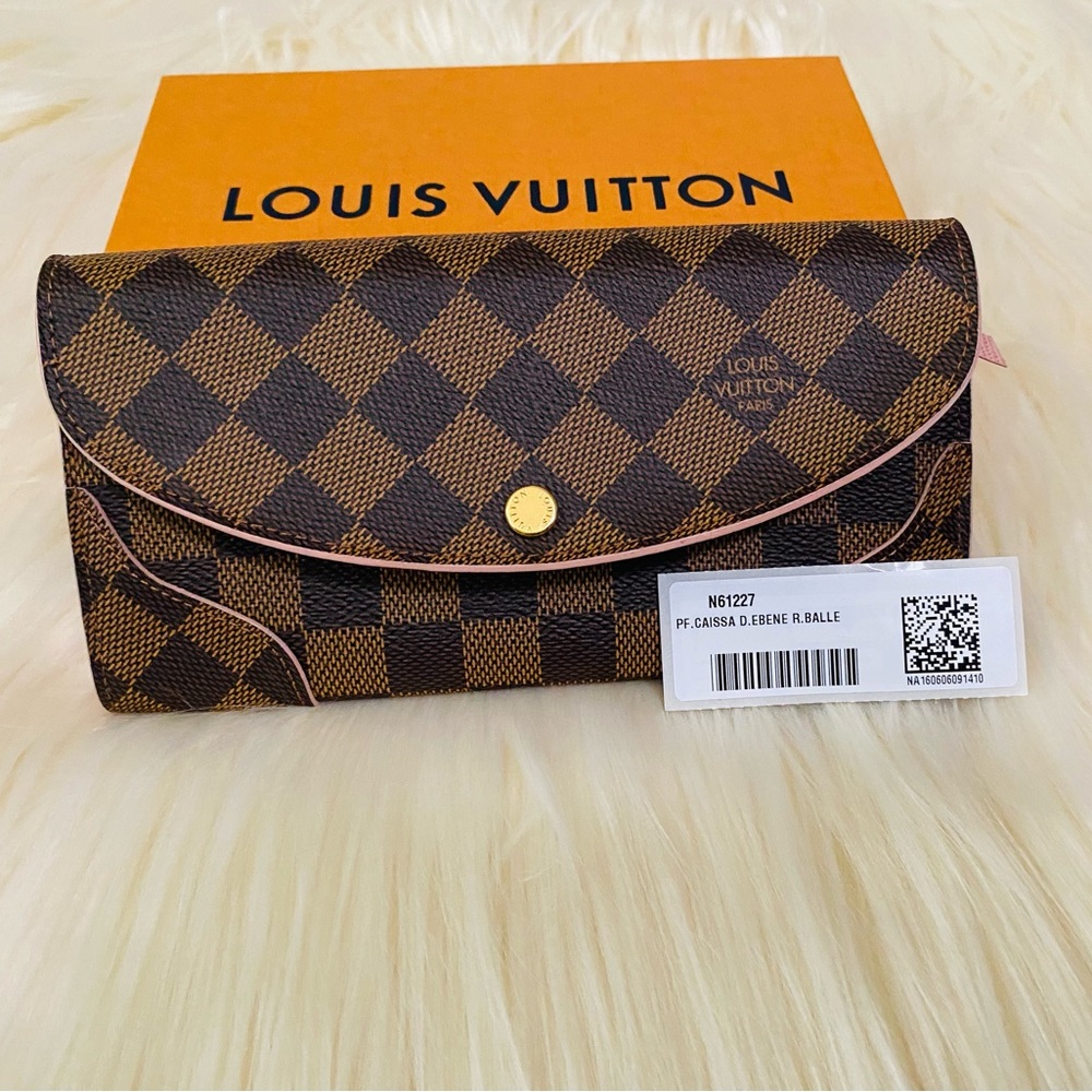 ⭐️Discontinued LV Caissa Wallet ⭐️ Pristine condition ⭐️ With tags